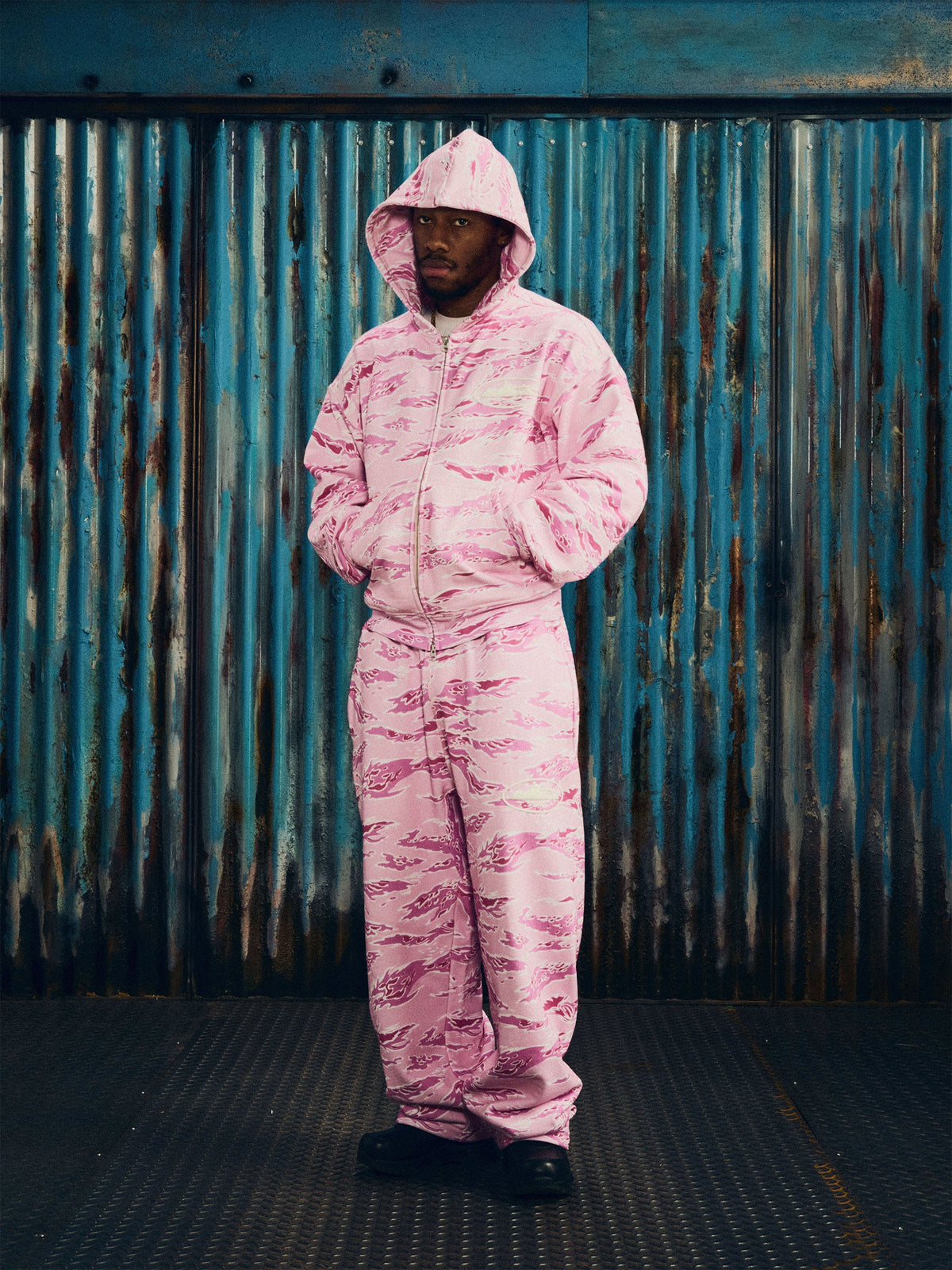ISLAND PUFF PRINT OPEN HEM SWEATPANT